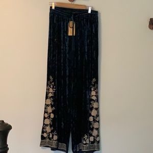 Navy velvet wide leg pants. Size large